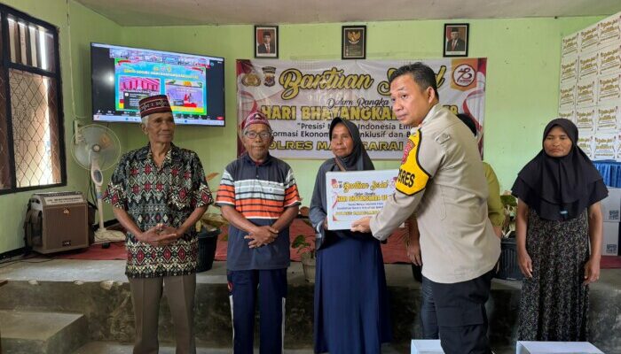 Polres Mabar Salurkan 150 Paket Sembako kepada Para Janda dan Lansia di Desa Nggorang
