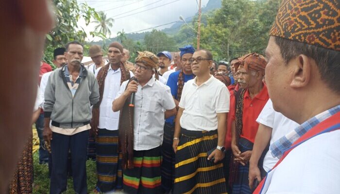 Pinang Domi Mere untuk Damping di Pilkada Ende, Yoseph Badeoda Diantar Sejumlah Tokoh Adat