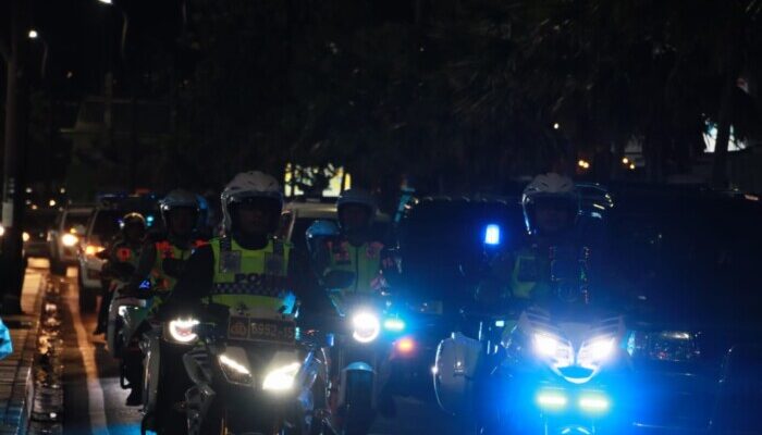 Ratusan Personil Gabungan Patroli Berskala Besar Keliling Kota Labuan Bajo, Ada Apa?