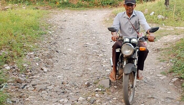 Ruas Jalan Ndekundenu-Ramba Tak Kunjung Diperbaiki, Warga Minta Bupati Ngada yang Baru Perbaiki