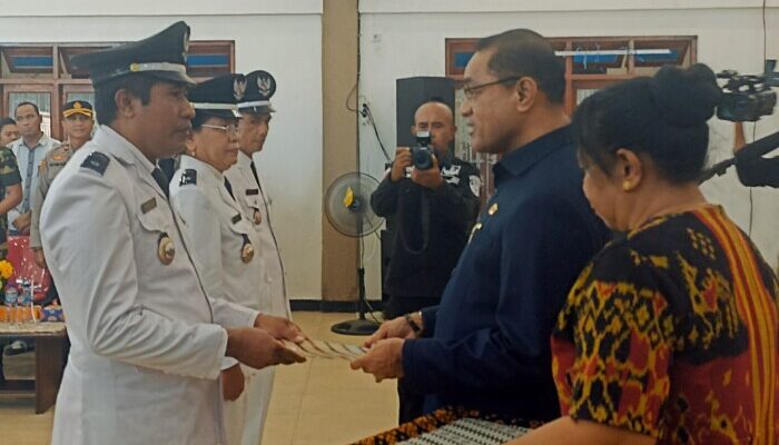 Kukuhkan Perpanjangan Masa Jabatan 254 Kades, Penjabat Bupati Ende Sentil Nama Kades Ambo, Kok Bisa?