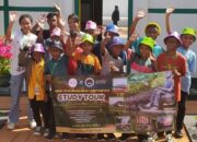 Rumah Baca Mustika dan Taman Baca ION Detupau-Wolowaru Study Tour ke Tempat Bersejarah di Kota Ende