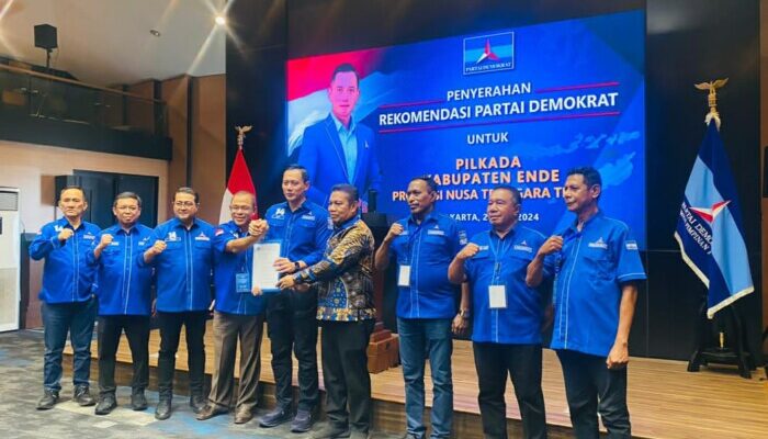 Final dan Mengikat, AHY Akhirnya Serahkan SK Demokrat untuk Paket Deo-Do Maju di Pilkada Ende