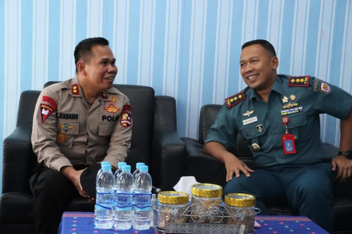 Seminggu Bertugas, Kapolres Mabar Kunjungi Lanal Labuan Bajo Demi Perkuat Sinergitas TNI-Polri 1 1000824882