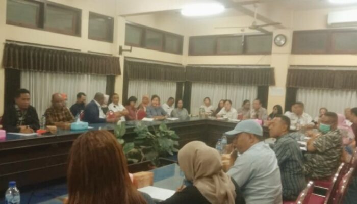 Soal Dugaan Uang Rp. 3 Miliar Hilang, Direktur RSUD Ende Irit Bicara kepada Wartawan