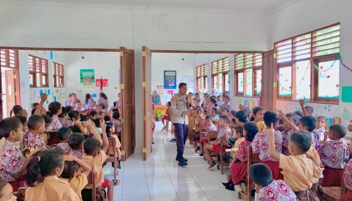 Gelar Jumat Curhat di SDI Boloroga, Kapolsek Mauponggo Minta Para Siswa Jauhi Bullying