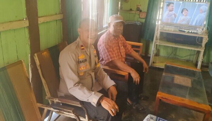 Kapolsek Wolowaru Sambangi Rumah Tokoh Adat Embu Leko, Ini yang Mereka Bahas