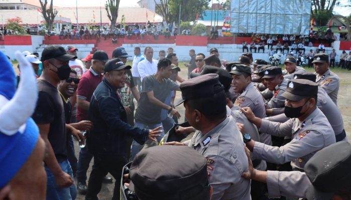 Jelang Pilkada Serentak, Polres Ende Laksanakan Apel Gelar Pasukan dan Simulasi Sispam Kota