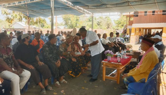 Sapa Masyarakat di Minggu Kasih, Warga Sebut Elias Djo dan Marselinus Siku Sosok yang Merangkul