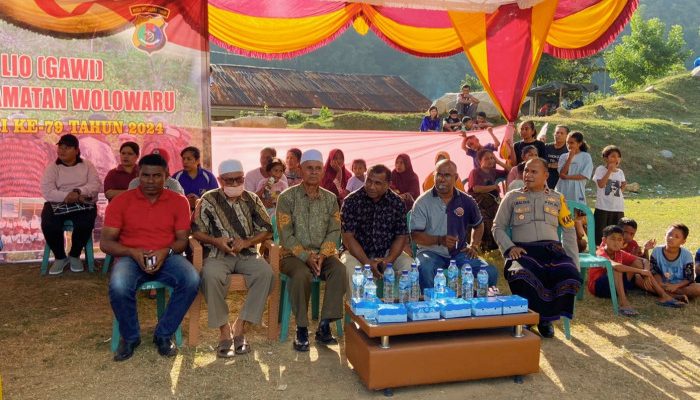 Gelar Lomba, Kapolsek Wolowaru Ajak Masyarakat Wujudkan Pilkada Damai Melalui Tarian Gawi