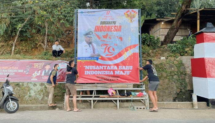 Mahasiswa KKN Uniflor Pasang Spanduk dan Bergabung Dalam Panitia Lomba di Desa Nanganesa