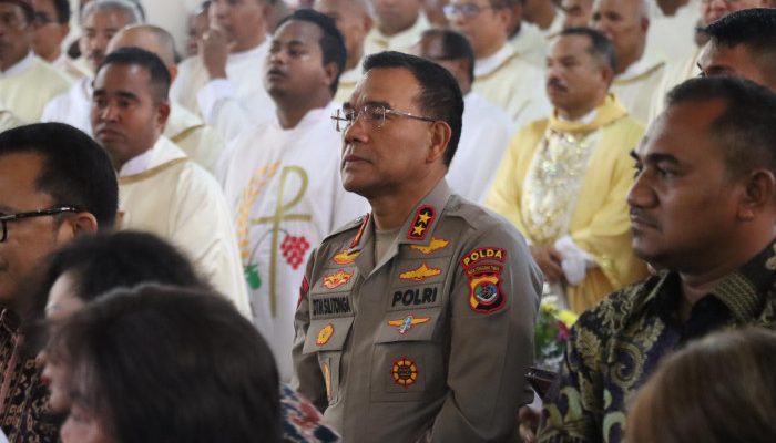 Kapolda NTT Sempatkan Diri Ikut Misa Pentahbisan Uskup Agung Ende Mgr. Paulus Budi Kleden, SVD