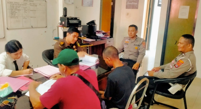 Unit Gakkum Satlantas Polres Ende Limpahkan Tersangka Laka Lantas di Nanganesa ke Kejari Ende 1 1000922286