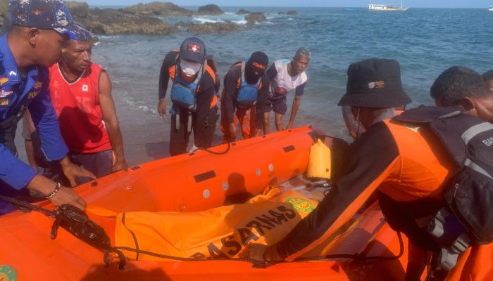 Tim SAR Gabungan Temukan Pedagang Ikan yang Hilang Tenggelam di Perairan Sikka