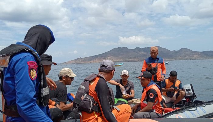 Seorang ABK KM Rakhmat Hidayat Jatuh di Pelabuhan Terong Adonara Flores Timur