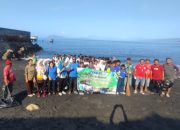 Dukung Pengembangan Wisata Bahari, IKAYE dan SMP Muhamadiyah Bersih Pantai Kota Raja Sampai Ndao