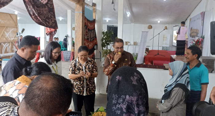 Gelar Festival, Pj Bupati Apresiasi Upaya Pelestarian Pangan Lokal Ende dari Kampus Tanpa Dinding