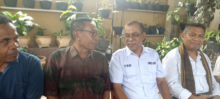 Sambangi Kediaman Yoseph Badeoda, Djafar Achmad Ucapkan Selamat kepada Paket Deo-Do 1 1001123285