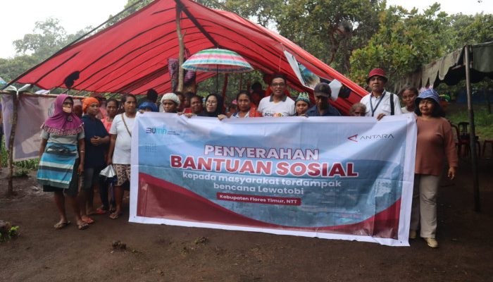 Kantor Berita ANTARA Salurkan Bantuan Pangan dan Perlengkapan Kebersihan Diri untuk Korban Erupsi Gunung Lewotobi