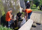 Peduli Lingkungan, KPUD Ngada Bersihkan Pasar Inpres Bobou