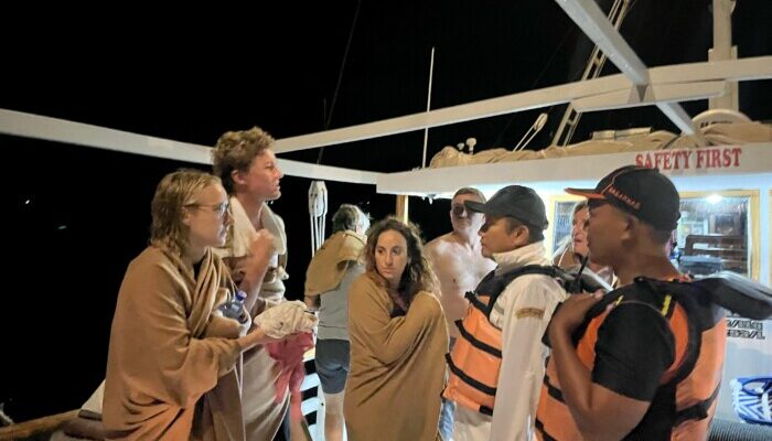 Kapal Wisata Raja Bintang 2 Tenggelam di Perairan Kelor, 10 Penumpang Berhasil Diselamatkan