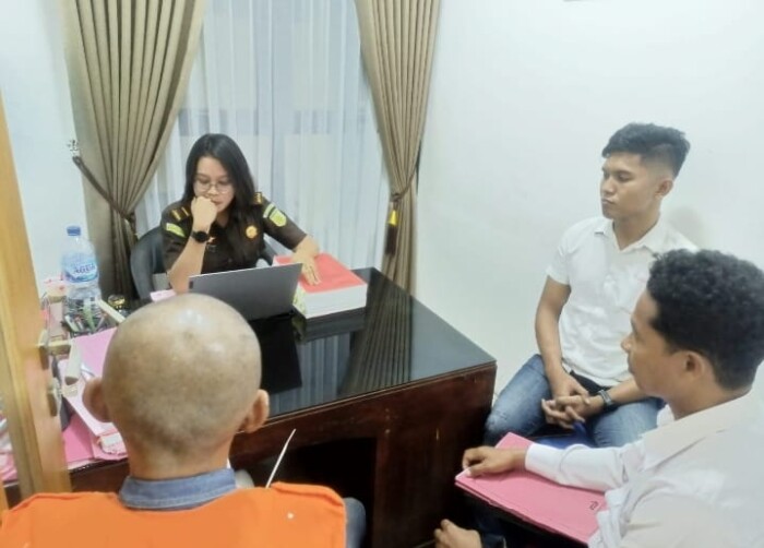 Satu Lagi Tersangka Dugaan Korupsi Proyek Normalisasi Kali di Kecamatan Kota Baru Diserahkan ke Kejari Ende 1 IMG 20250430 WA0085