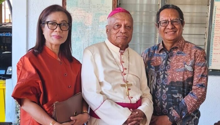 Iman Tak Goyah di Tengah Hujan: Kesaksian Umat Larantuka di Hari Jumat Agung