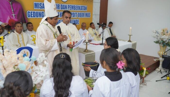 Pimpin Misa Pemberkatan Gedung Baru KSP Obor Mas: Mgr. Budi Kleden Tekankan Tanggung Jawab dalam Pelayanan