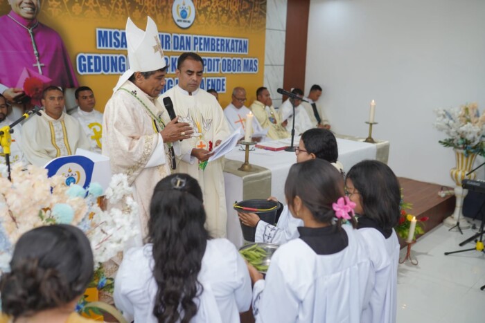 Pimpin Misa Pemberkatan Gedung Baru KSP Obor Mas: Mgr. Budi Kleden Tekankan Tanggung Jawab dalam Pelayanan 1 IMG 20250524 WA0020
