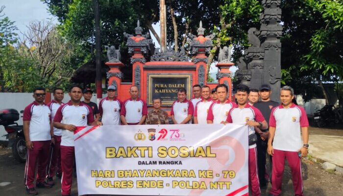 Polres Ende Gelar Bakti Sosial Bersihkan Tempat Ibadah Sambut Hari Bhayangkara ke-79
