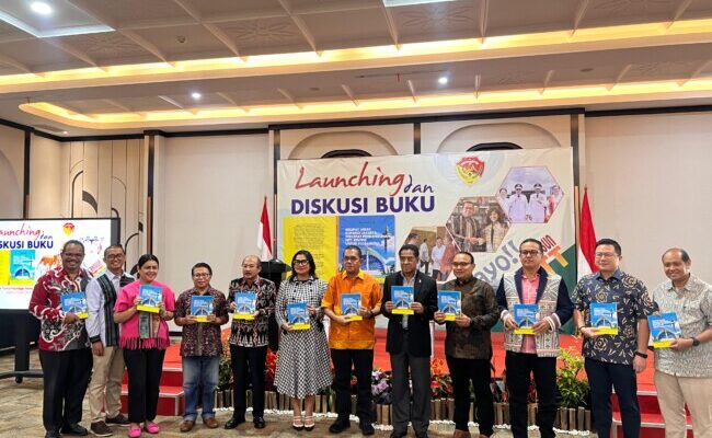 Ketika Para Tokoh Membaca Buku “Melipat Jarak Kupang-Jakarta Karya Jurnalis Senior Agustinus Tetiro
