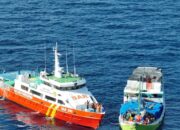 Tiga Hari Terombang-Ambing di Perairan Utara Flores, 8 Kru KM Mulya Abadi Berhasil Dievakuasi Tim SAR Gabungan