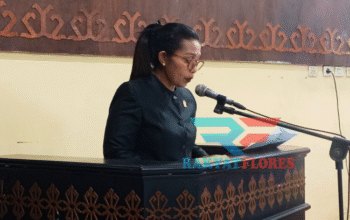 Biru nda Putih Bunga Elegan Kartu Ucapan Terimakasih 20250811 214514 0000