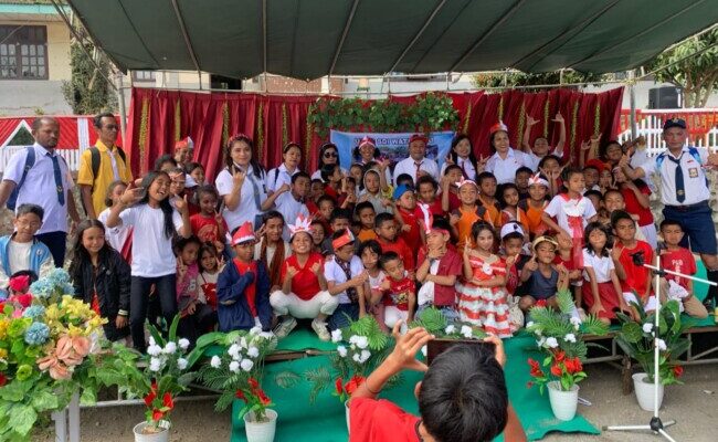 SDI Waturutu Meriahkan HUT RI ke-80 dengan Lomba Kreatif, Termasuk Fashion Show dari Plastik Daur Ulang