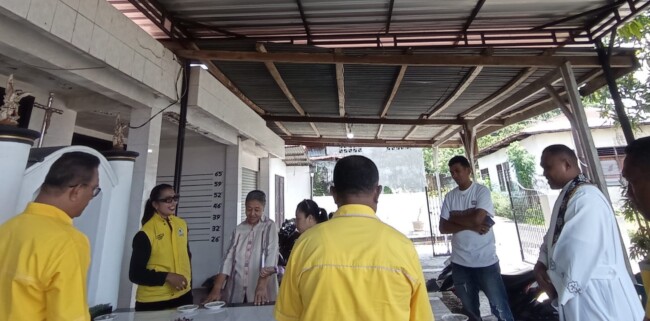 Rayakan HUT ke-61, Pengurus Golkar Ende Ziarah ke Makam Para Sesepuh Partai