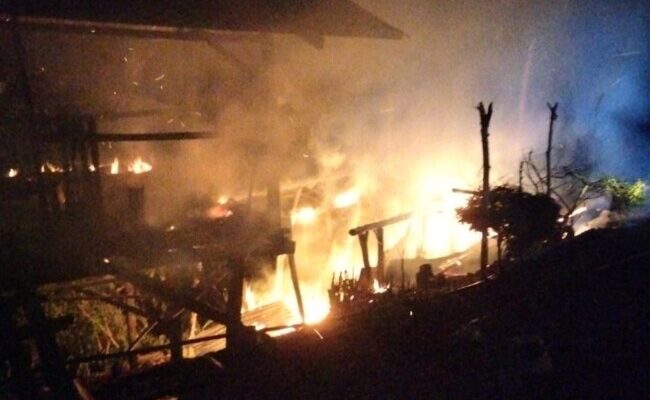Dua Rumah Warga di Desa Numba Ludes Terbakar, Diduga Korsleting