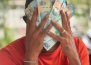 Puisi: Perjamuan Lidah di Bawah Sepatu