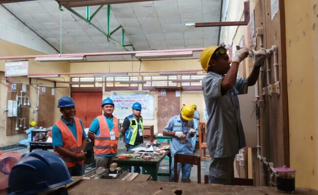 801 Siswa SMK Negeri 2 Ende Ikuti UKK Bersama BJKW IV Surabaya dan DUDI