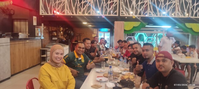 Dari Terminal Maumere ke Senayan, Kisah Perjuangan Angelius Wake Kako Saat SMP Jual Koran dan Telur Rebus