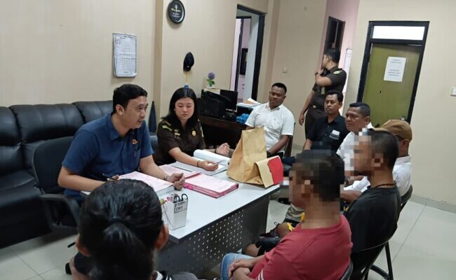 Satresnarkoba Polres Ende Limpahkan Dua Tersangka Kasus Narkoba ke Kejari Ende