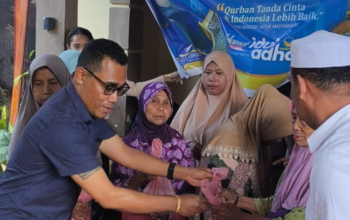 Julie Sutrisno Laiskodat Serahkan Bantuan Hewan Kurban di Masjid Makarimal Akhlak 6 IMG 20260527 133718
