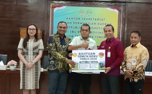 Senator AWK Fasilitasi 3.000 Dosis Semen Beku untuk Dongkrak Populasi Ternak Sapi di NTT