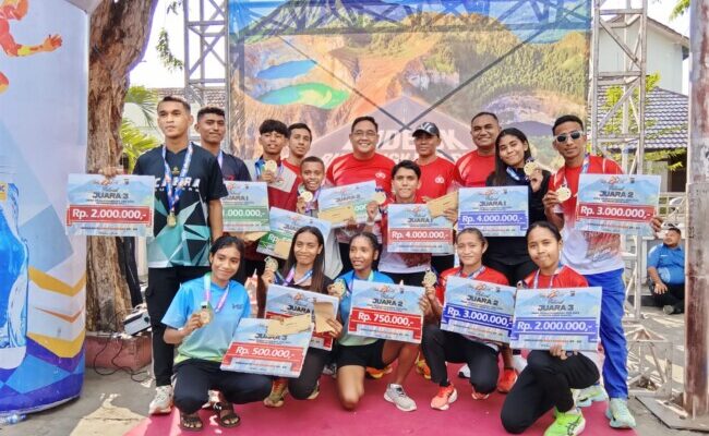 Meriahkan Hari Bhayangkara ke-80, Senator AWK Ikuti RUN 5K di Ende