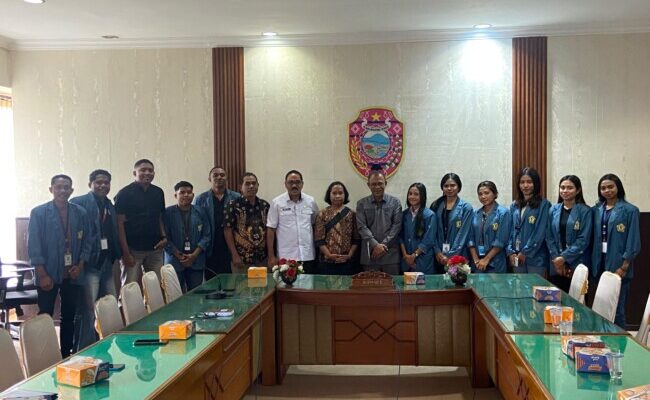 Bupati Ende Lepas Mahasiswa KKN Tematik FISIP UNWIRA, Dorong Sinergi Kampus dan Pemda untuk Bangun Desa