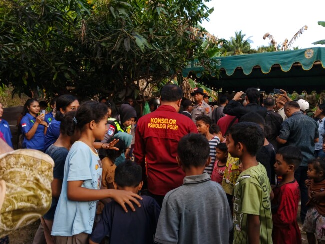 Polda NTT Siapkan Tim Trauma Healing untuk Pulihkan Psikologis Anak Korban Gempa Flores 2 IMG 20260816 WA0019