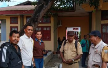 Ketua Fraksi Golkar dan Wakil Ketua DPRD Ende Tinjau Posko Tanggap Darurat, Pastikan Bantuan Tepat Sasaran 4 IMG 20260824 162544