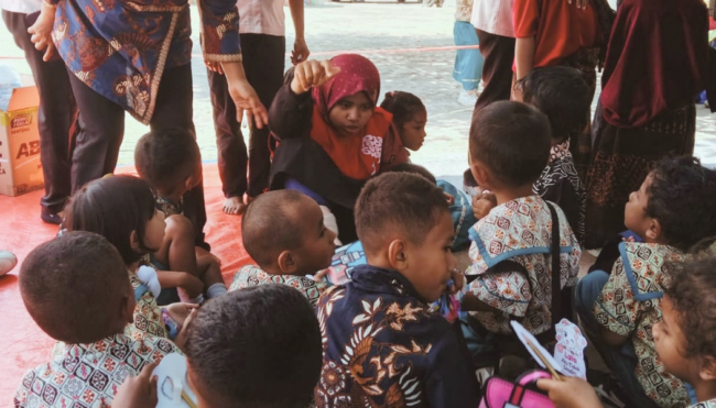 Kemendikdasmen RI Gandeng Komunitas Kampung Dongeng Hibur Anak TK Maria Virgo 2, Mitigasi Bencana Lewat Cerita 3 Salinan dari Hijau dan Kuning Ilustrasi Kartu Bisnis Catering 20260923 083158 0001