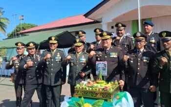 Kejutan Tumpeng dari Polres Ende Warnai Perayaan HUT ke-81 TNI, Pertegas Sinergisitas Dua Institusi 4 IMG 20261006 WA0001