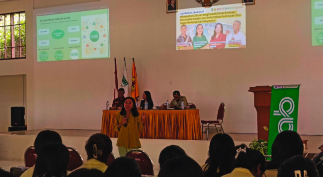 Gelar Seminar, STPM St. Ursula Ende Bekali Calon Wisudawan dengan Wawasan Dunia Kerja