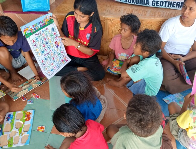 Semangat Sumpah Pemuda, PT SGI Libatkan Pemuda Lokal Bangun Budaya Literasi Anak di Ende 2 IMG 20261028 162059